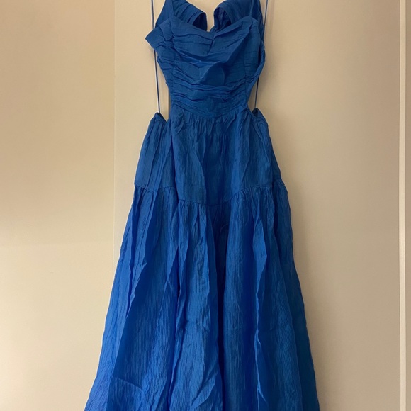 Shirred Tiered Cutout Back Tie Midi Dress from Moon River size large. - Picture 3 of 5